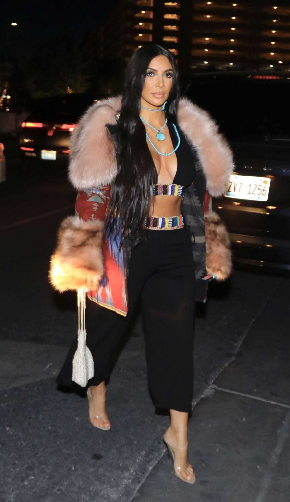 Kim Kardashian Arrives to Cher Concert in Sin City-2
