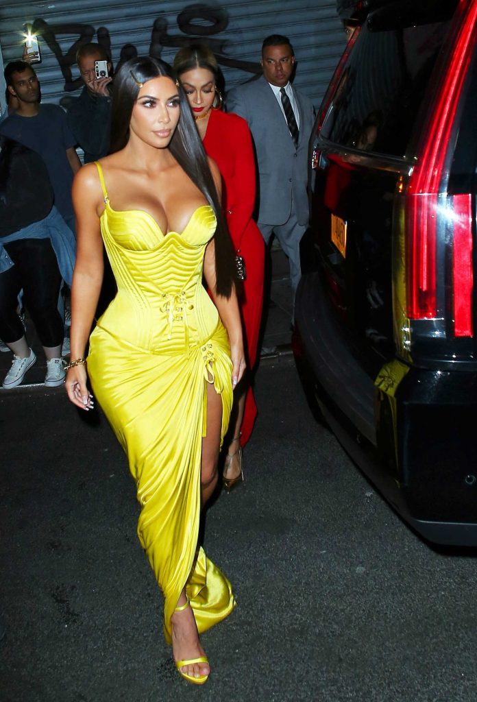 Kim Kardashian Steps Out for Dinner in Chinatown, NYC-3