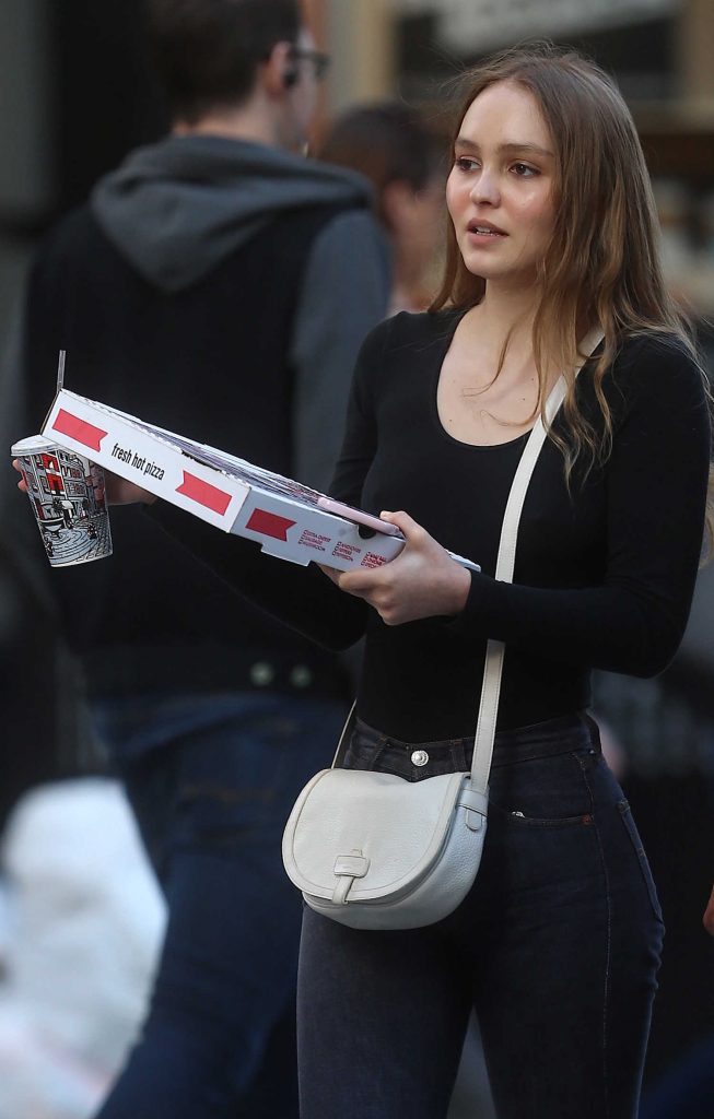 Lily Rose-Depp Was Seen Out in Soho with a Pizza Box in New York-4