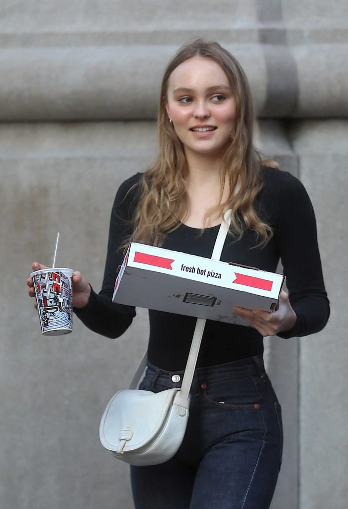 Lily Rose-Depp Was Seen Out in Soho with a Pizza Box in New York-5