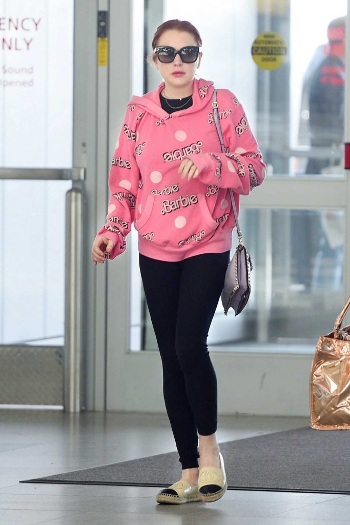 Lindsay Lohan Catches a Flight Out at JFK airport in New York City-1