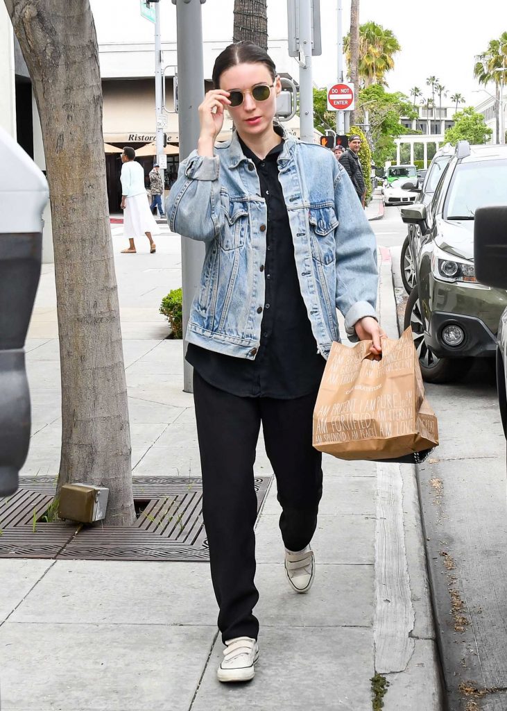 Rooney Mara Was Spotted Out in Los Angeles-2
