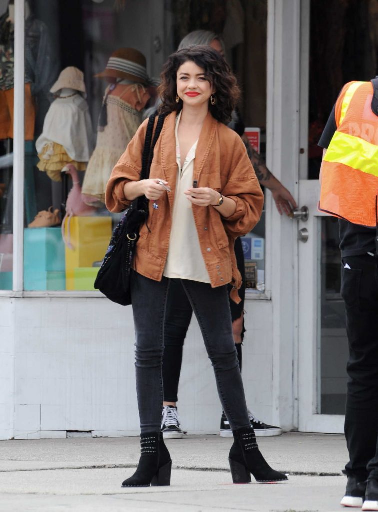 Sarah Hyland Was Spotted Out in Los Angeles-3