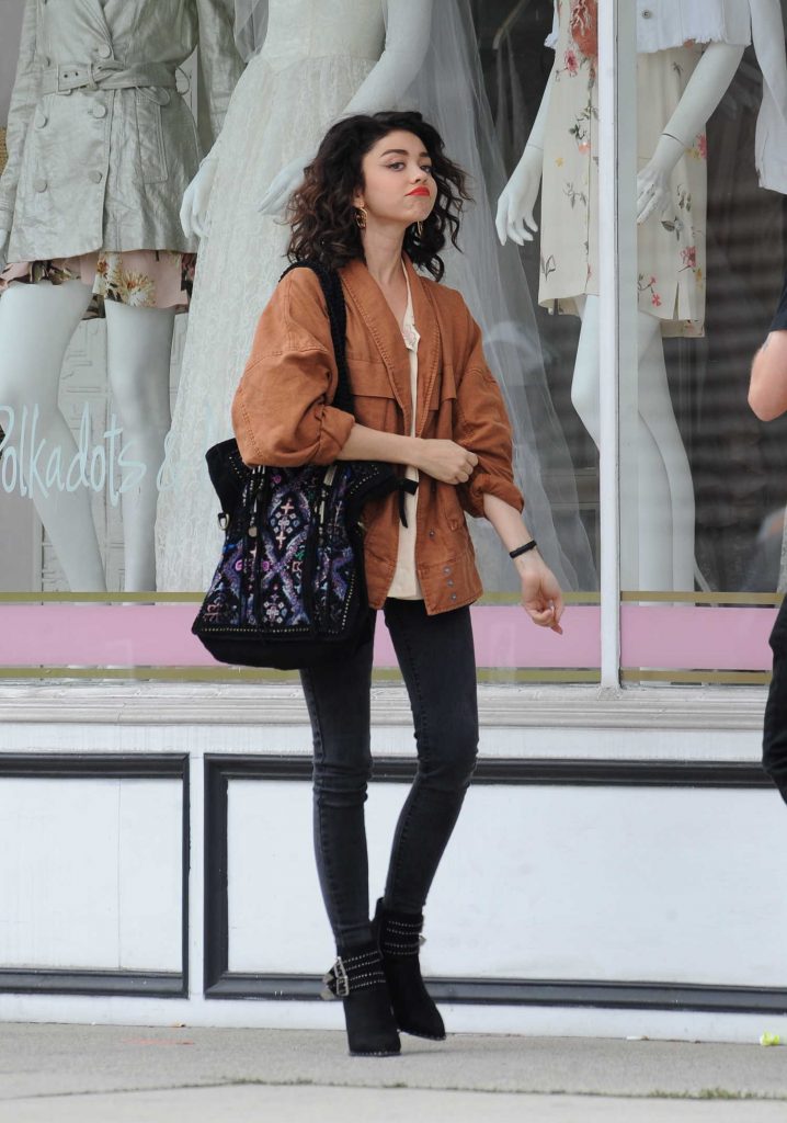 Sarah Hyland Was Spotted Out in Los Angeles-5