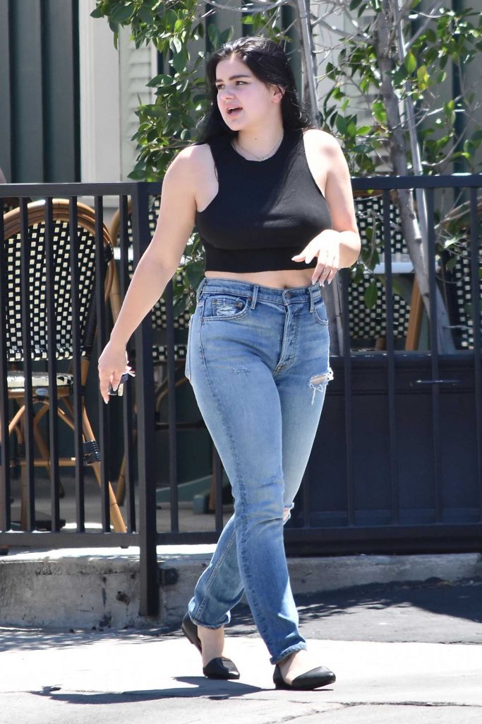 Ariel Winter Out on a Stroll in Los Angeles-3