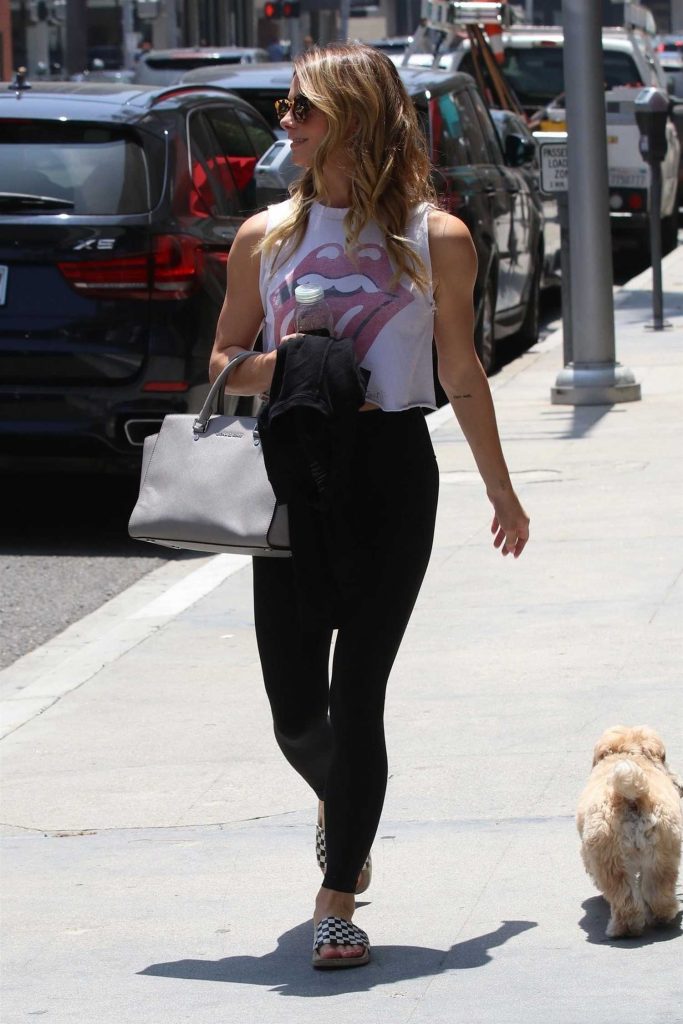 Ashley Greene Arrives at the Nail Salon in Beverly Hills-4