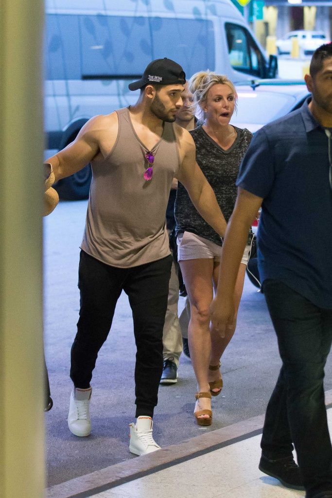 Britney Spears Leaves Miami Beach with Her Boyfriend Sam Asghari After a Romantic Weekend-2