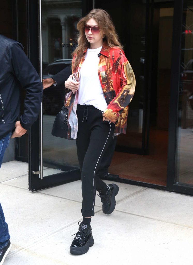 Gigi Hadid Leaves Her Apartment in Manhattan, New York City-3