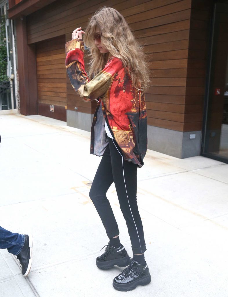 Gigi Hadid Leaves Her Apartment in Manhattan, New York City-4