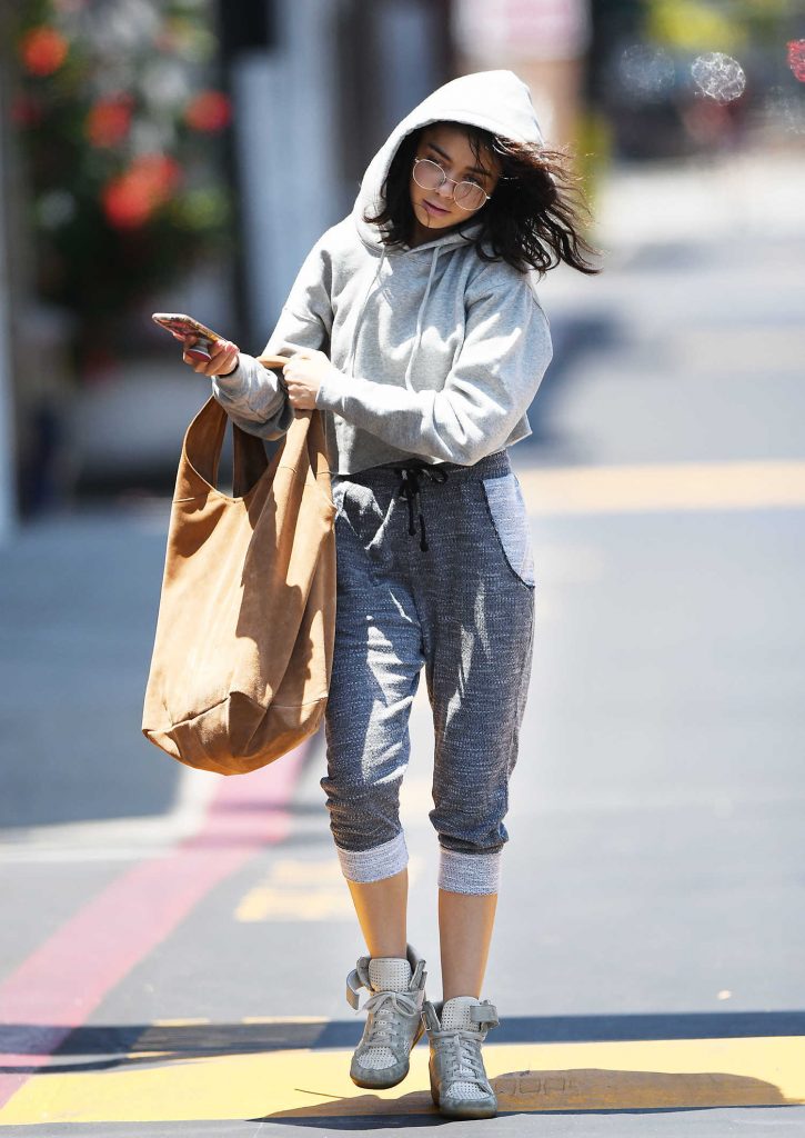 Sarah Hyland Was Spotted Out in LA-4