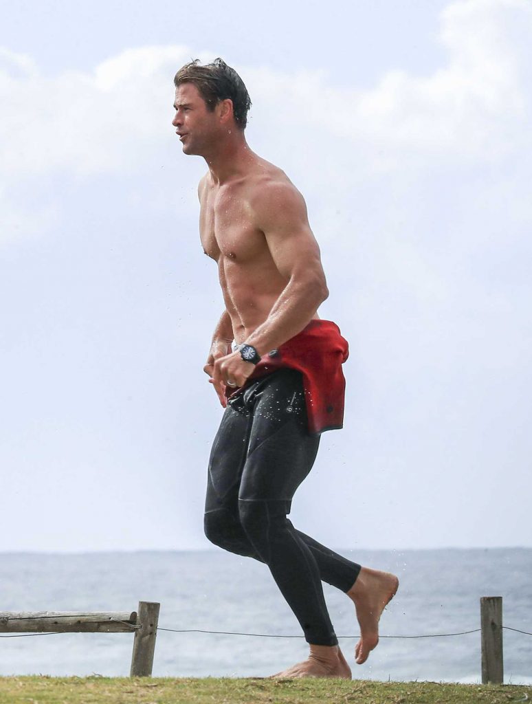 Chris Hemsworth Was Spotted Out in Byron Bay-2