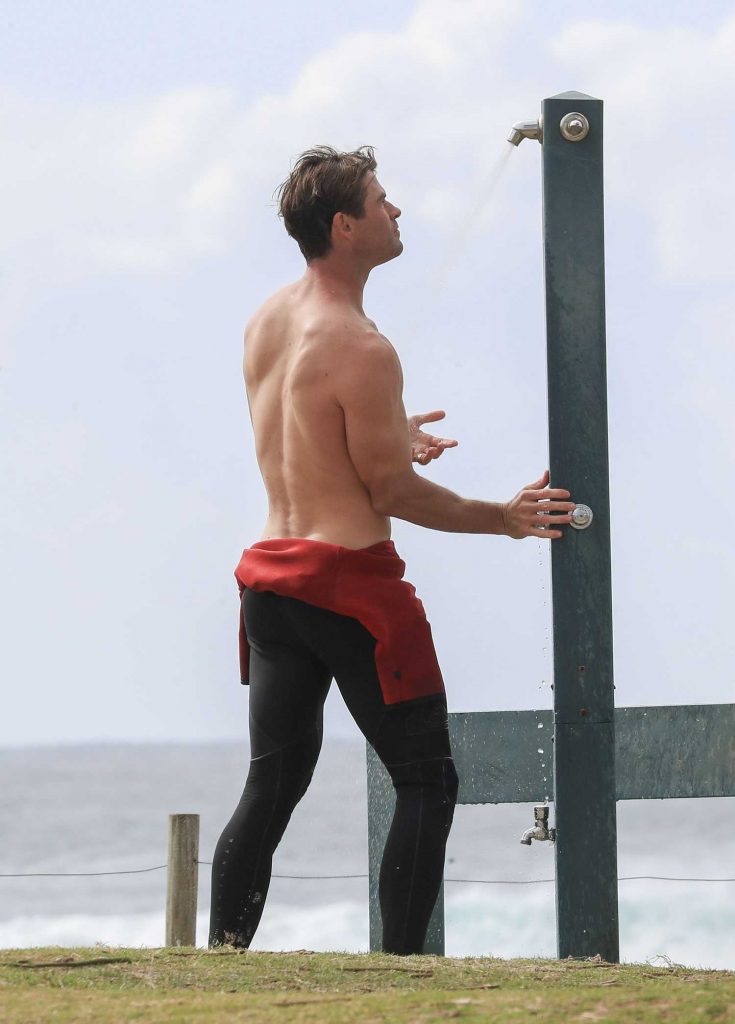 Chris Hemsworth Was Spotted Out in Byron Bay-3
