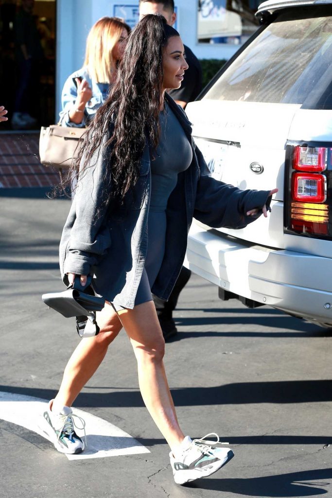 Kim Kardashian Goes Shopping in West Hollywood-5