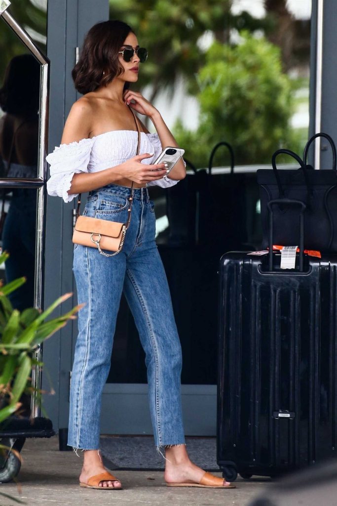 Olivia Culpo Was Seen in a White Top and Blue Jeans Out Miami-1