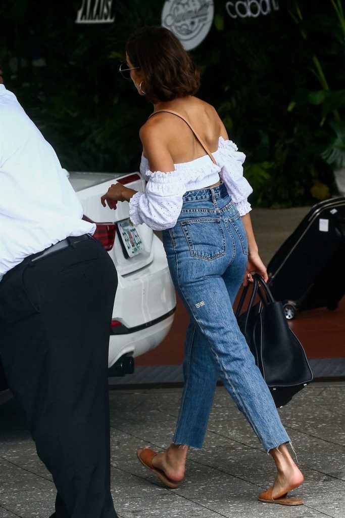 Olivia Culpo Was Seen in a White Top and Blue Jeans Out Miami-5