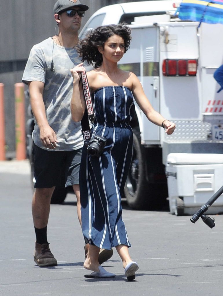 Sarah Hyland on the Set of The Wedding Year in Downtown Los Angeles-4