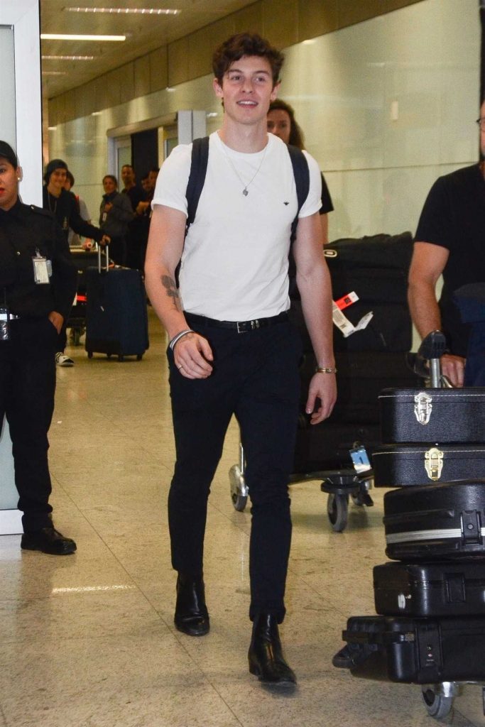 Shawn Mendes Arrives in Sao Paulo-1