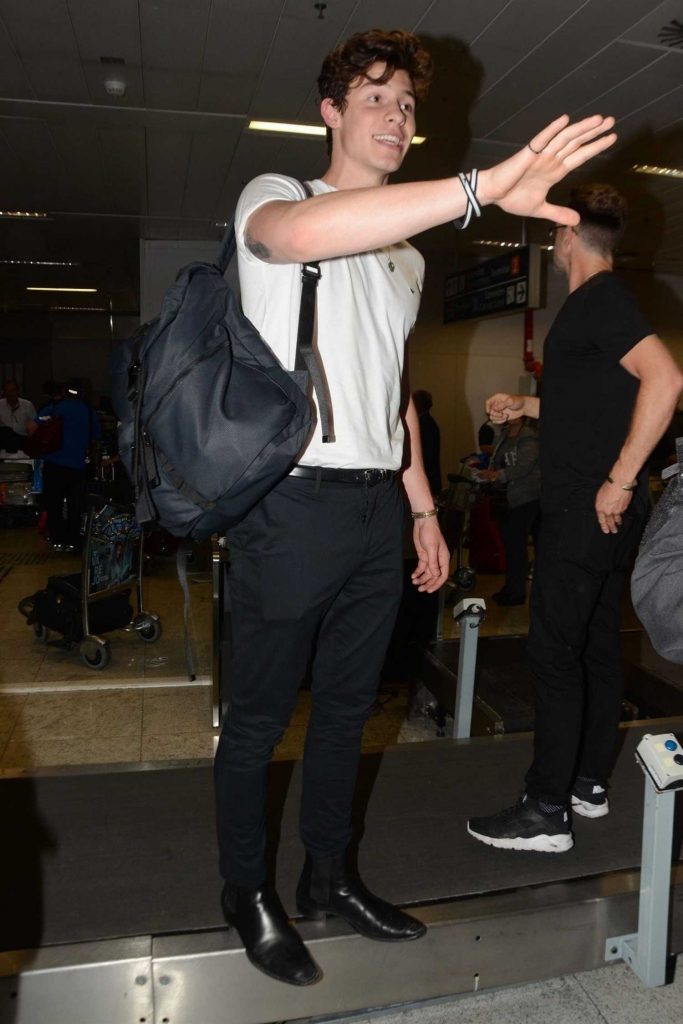 Shawn Mendes Arrives in Sao Paulo-3