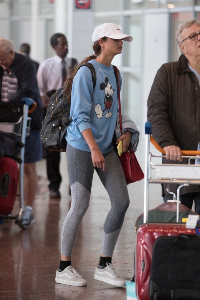 Taylor Hill Arrives at Charles de Gaulle Airport in Paris-2