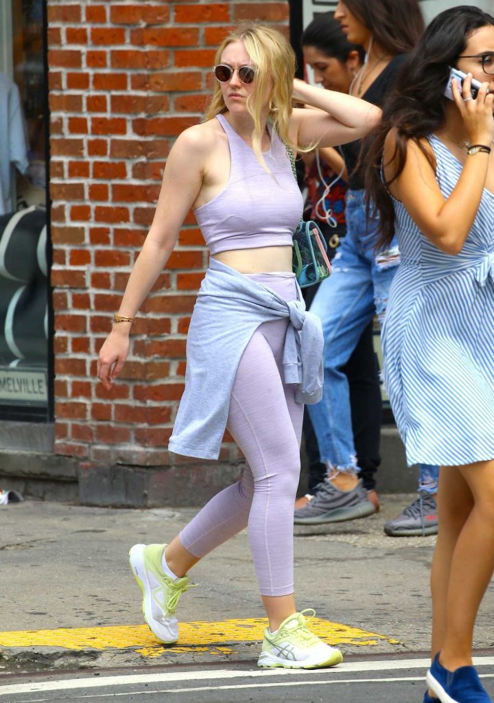 Dakota Fanning in a Lavender Workout Clothes