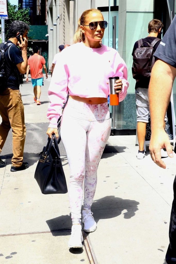 Jennifer Lopez in a Pink Cropped Sweatshirt