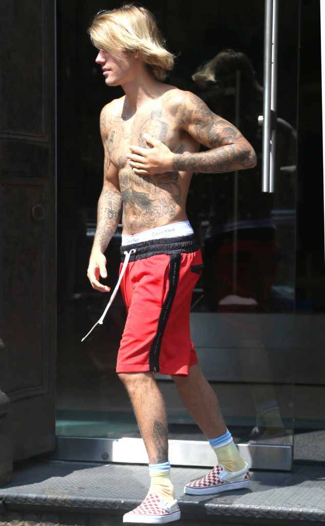 Justin Bieber Out Shirtless