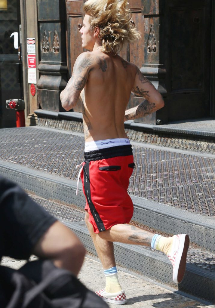 Justin Bieber Out Shirtless