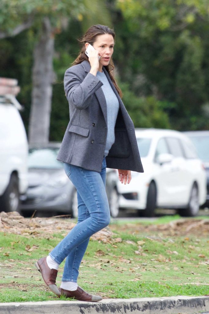 Jennifer Garner in a Gray Blazer