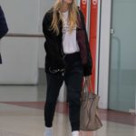 Eugenie Bouchard in a Gray Knit Hat Arrives at Melbourne Airport in Melbourne