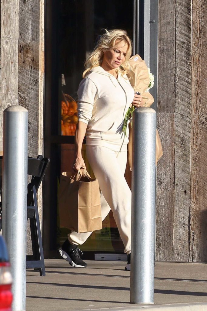 Pamela Anderson in a Beige Jogging Suit