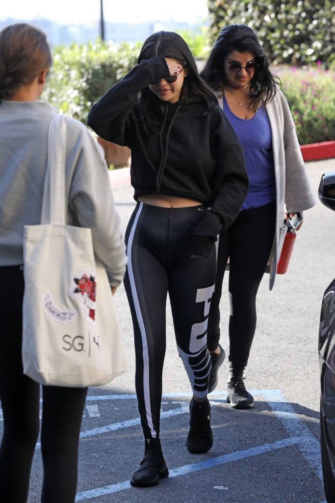 Selena Gomez in a Black Workout Clothes Hits the Gym in LA – Celeb Donut