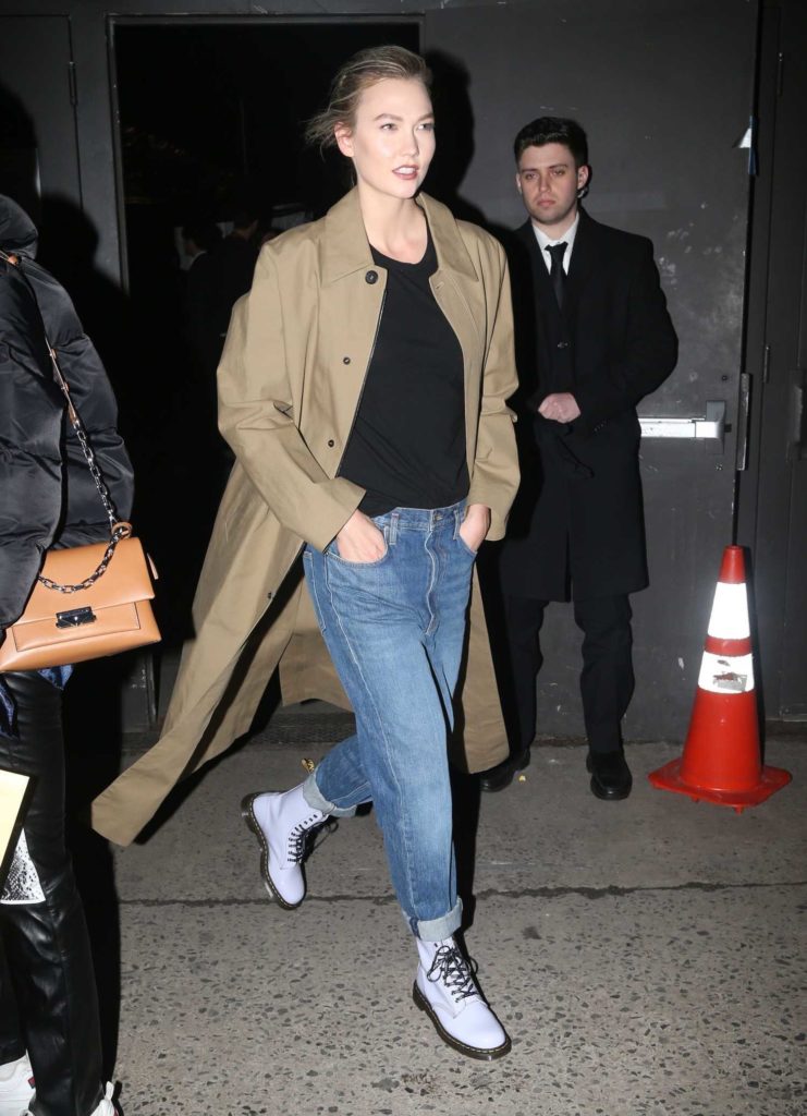 Karlie Kloss in a Beige Trench Coat