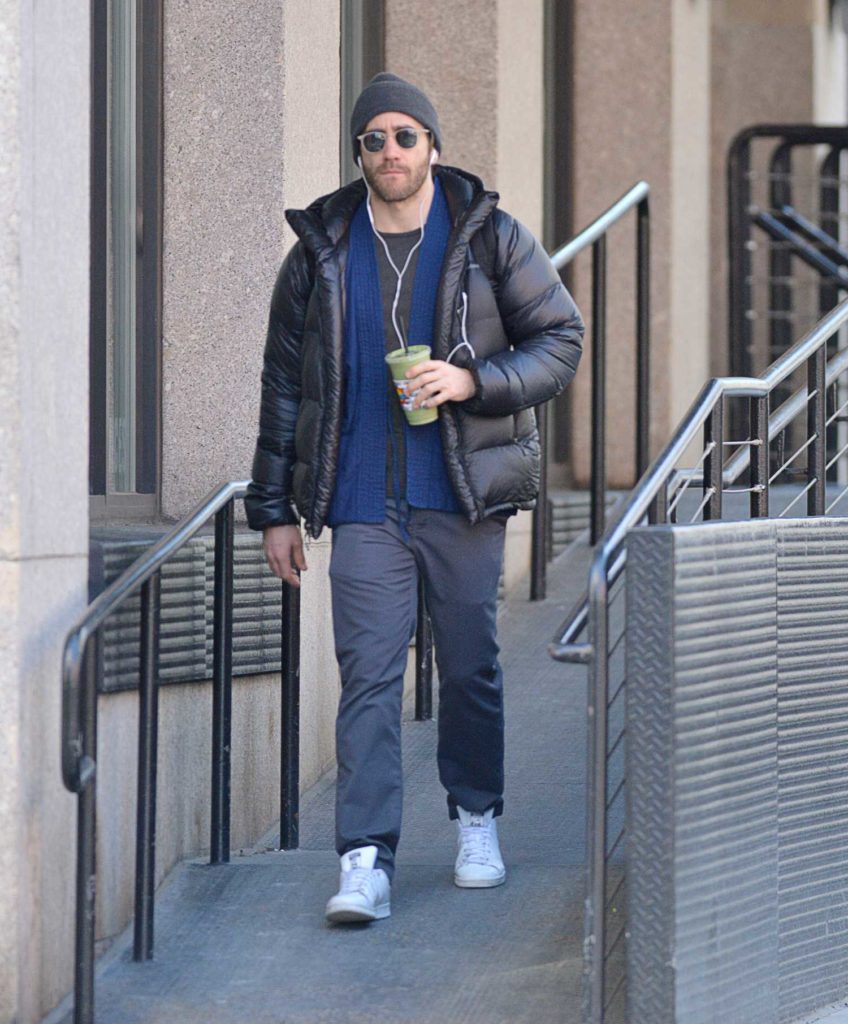 Jake Gyllenhaal in a Gray Knit Hat