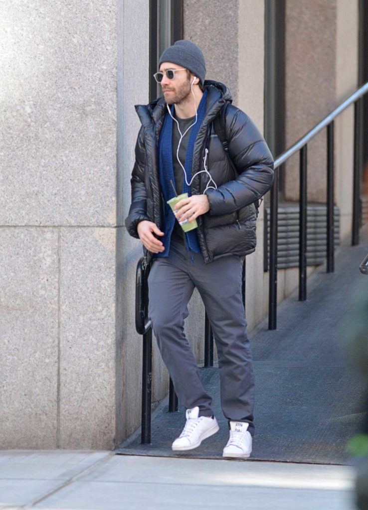Jake Gyllenhaal in a Gray Knit Hat