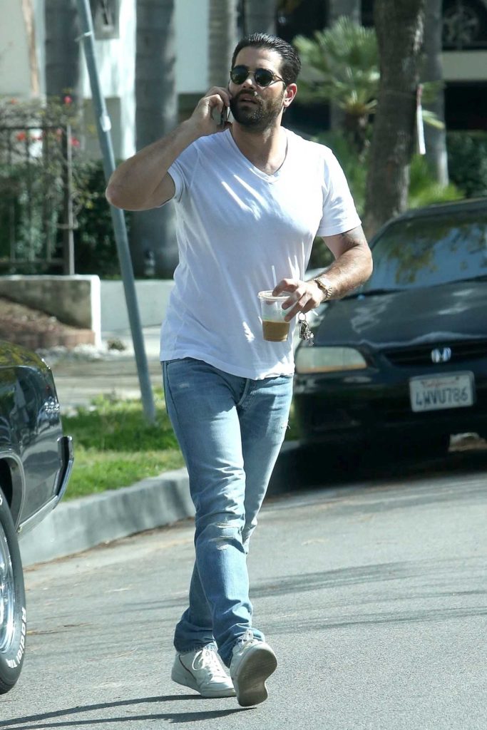Jesse Metcalfe in a White T-Shirt
