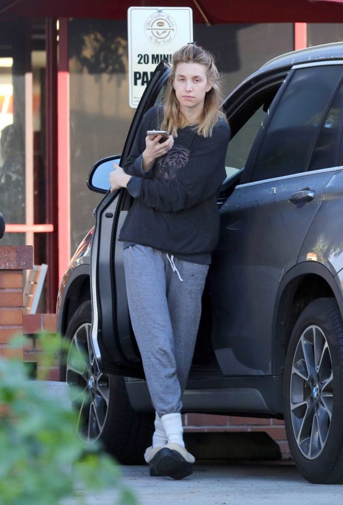 Whitney Port in a Gray Sweatpants