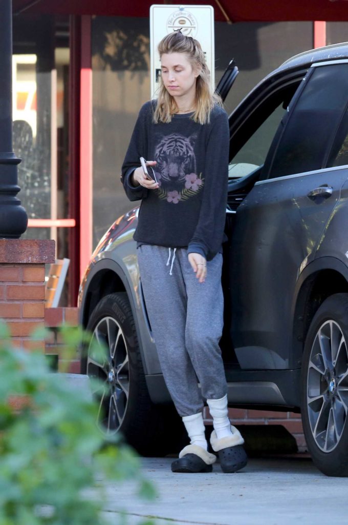 Whitney Port in a Gray Sweatpants