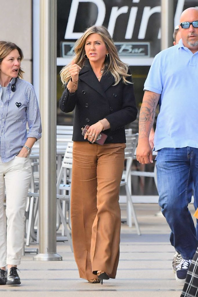 Jennifer Aniston in a Beige Pants