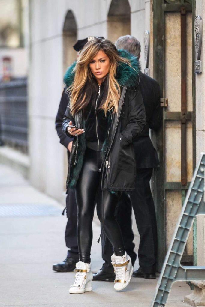 Jennifer Lopez in a Black Leggings