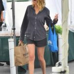 Julia Roberts in a Gray Long Sleeves Shirt Arrives at the Farmers Market in Los Angeles