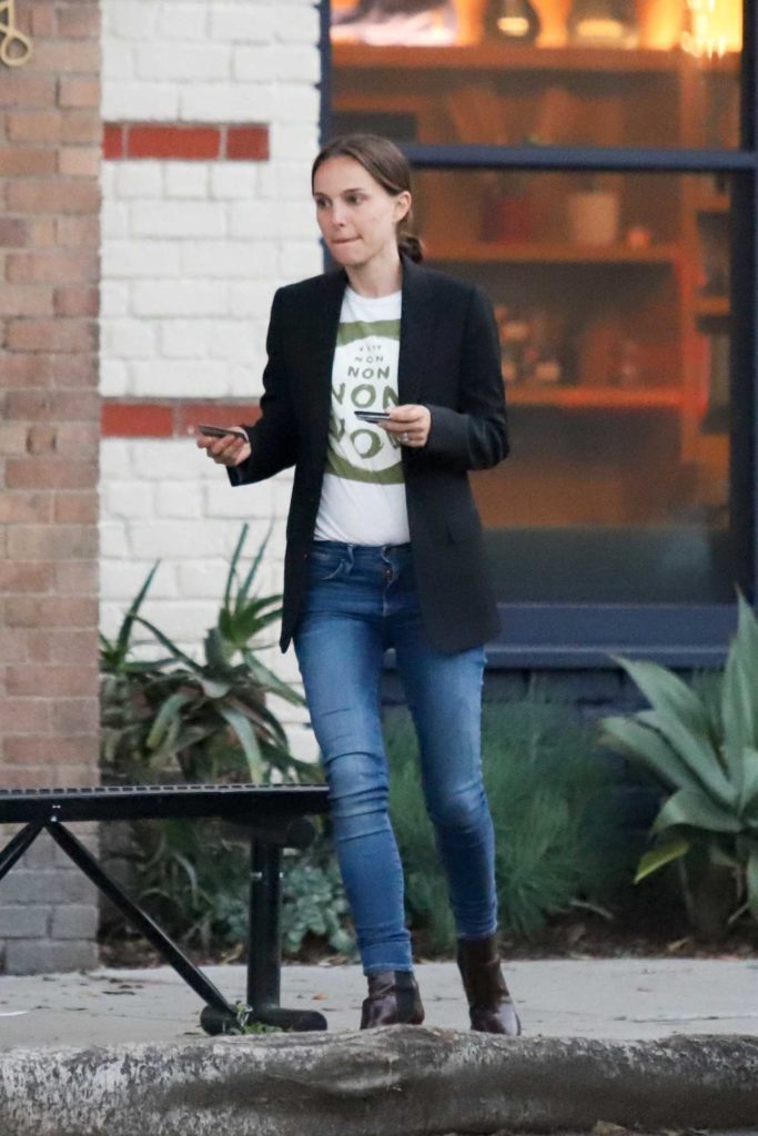 Natalie Portman in a Blue Jeans