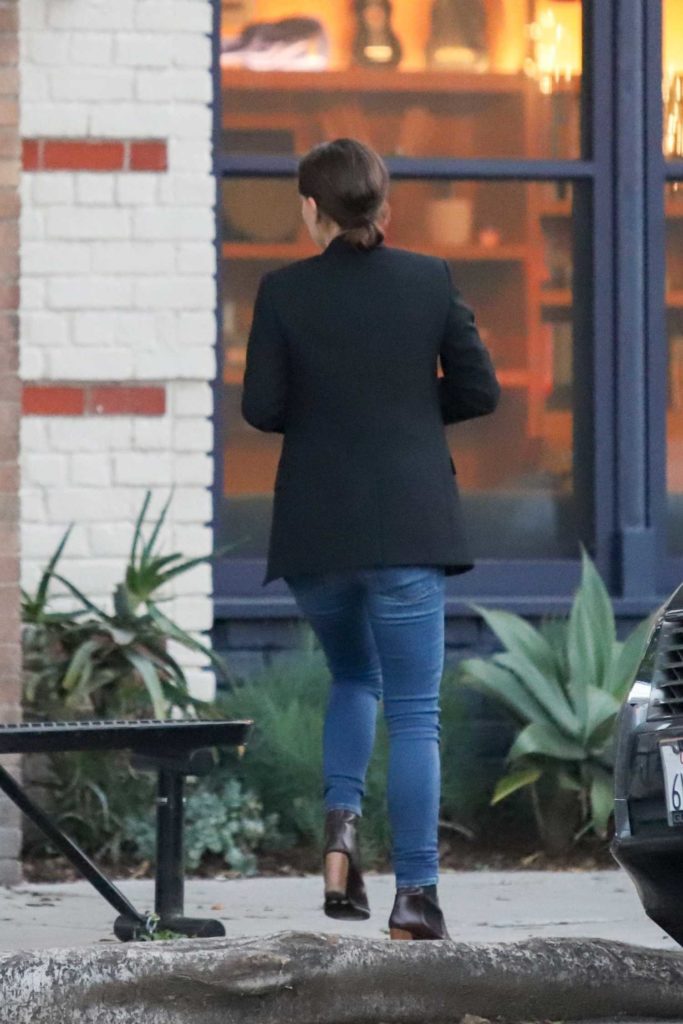 Natalie Portman in a Blue Jeans
