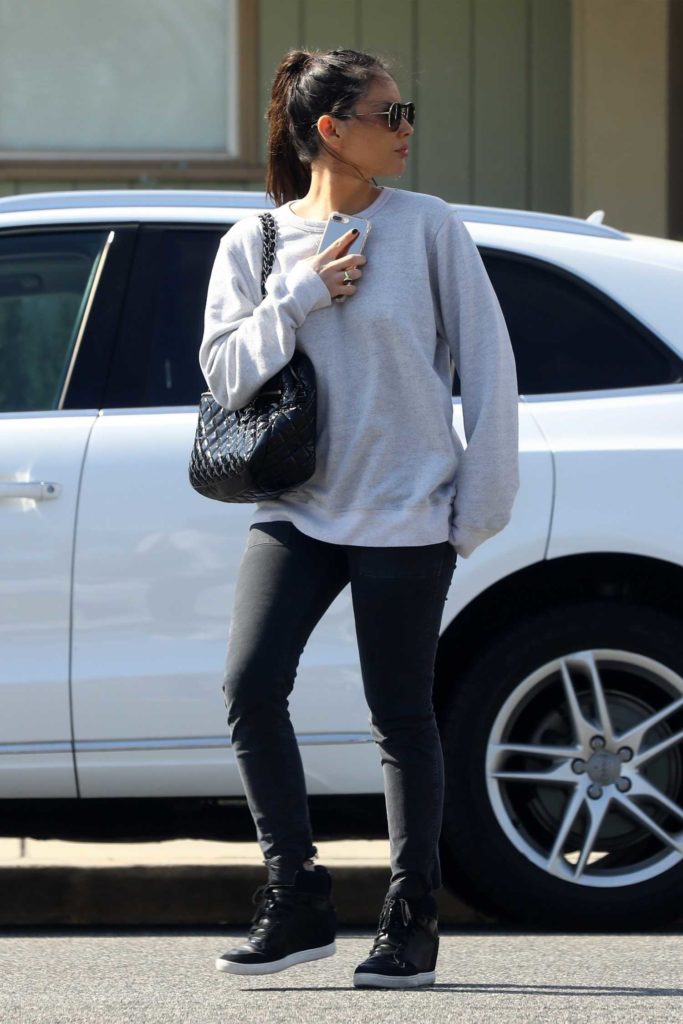 Olivia Munn in a Gray Sweatshirt