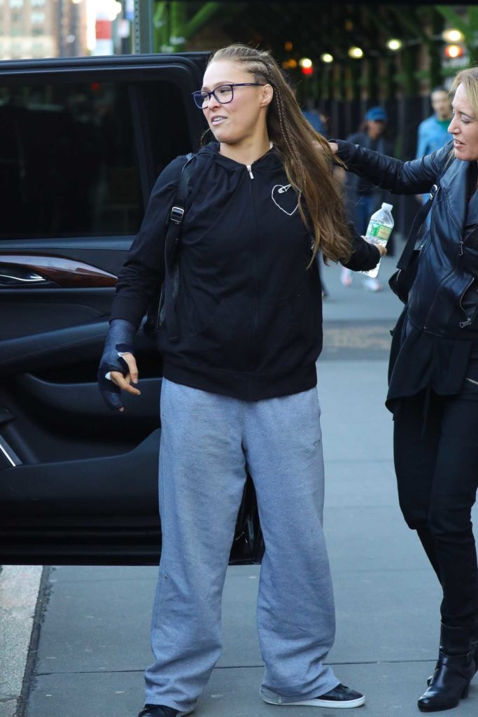 Ronda Rousey in a Gray Sweatpants