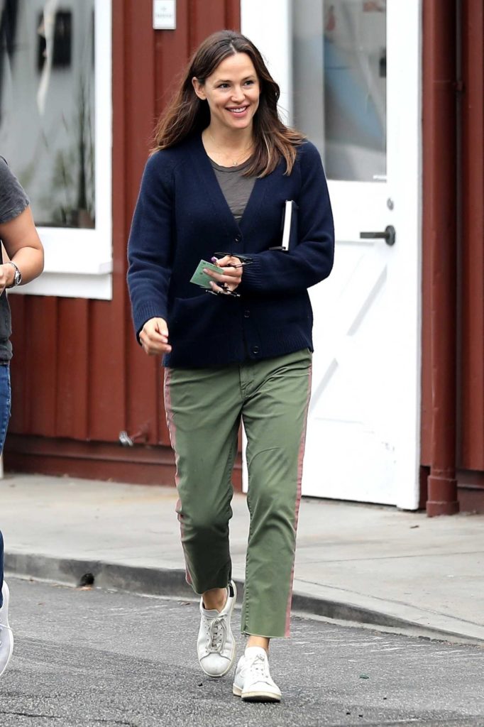 Jennifer Garner in a Green Pants