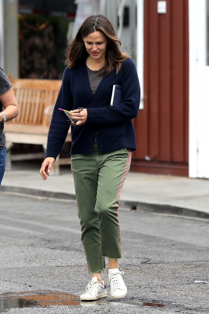 Jennifer Garner in a Green Pants