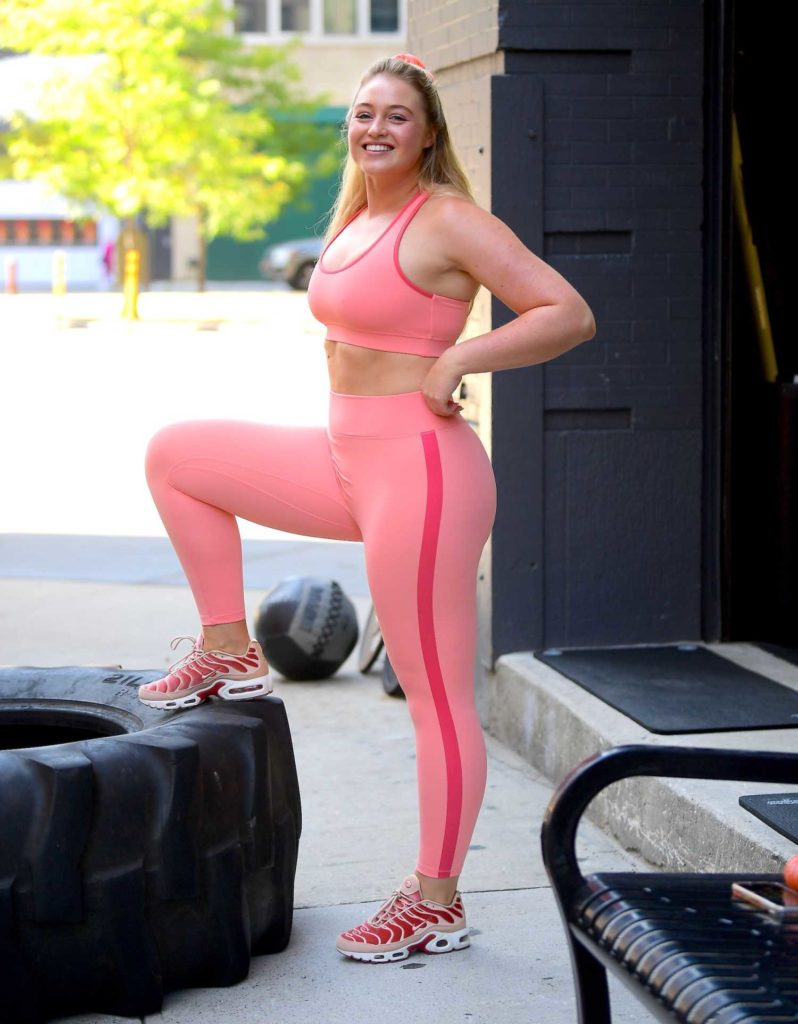 Iskra Lawrence in a Pink Workout Clothes
