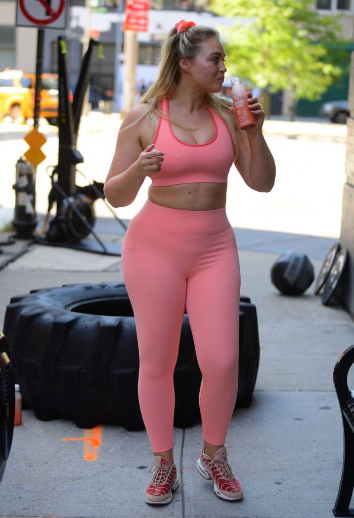 Iskra Lawrence in a Pink Workout Clothes