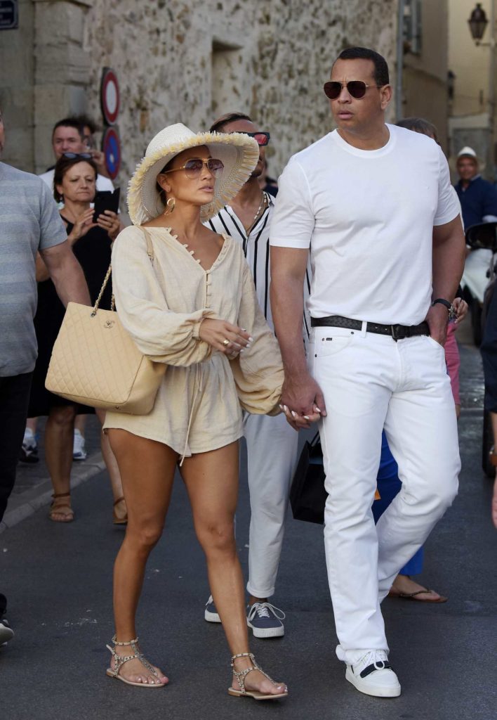 Jennifer Lopez in a Beige Hat
