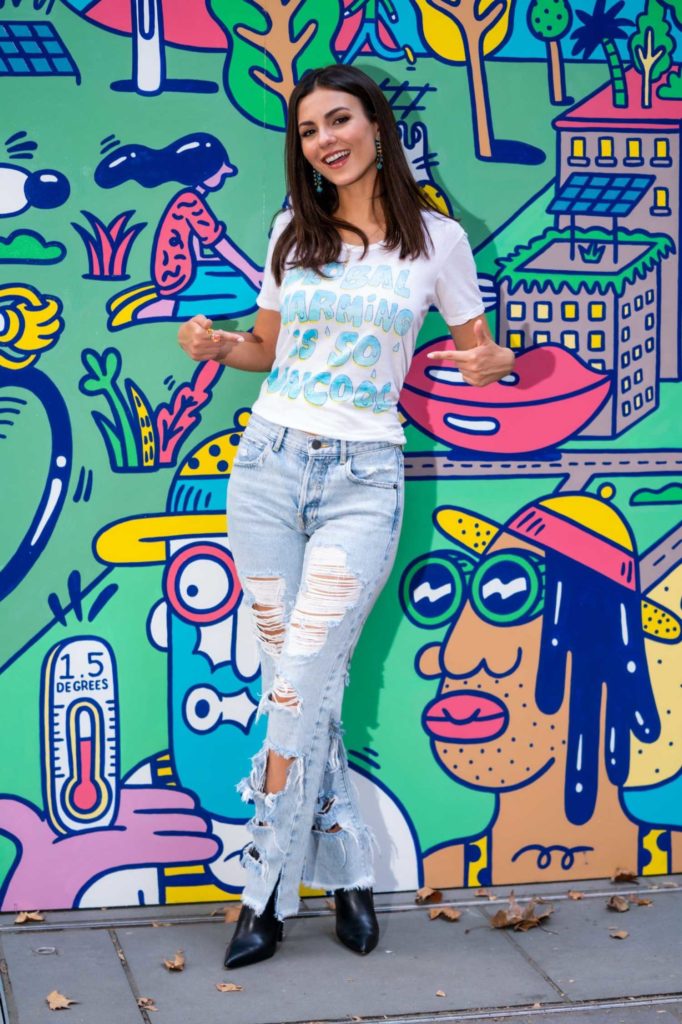 Victoria Justice in a Blue Ripped Jeans